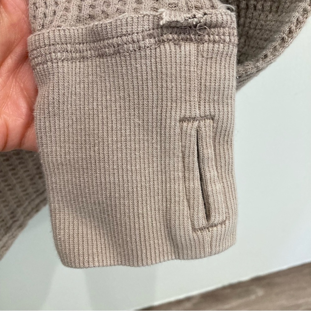 Free People We the Free small thermal thumbhole top - Picture 8 of 13